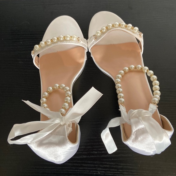 Women white 4” platform open toe pearls, tie ankle satin more pearls SZ 10 EU 41 - Picture 3 of 7